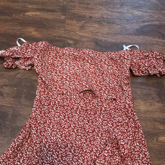 Strapless Dress with Shoulder Sleeves - Picture 2 of 2